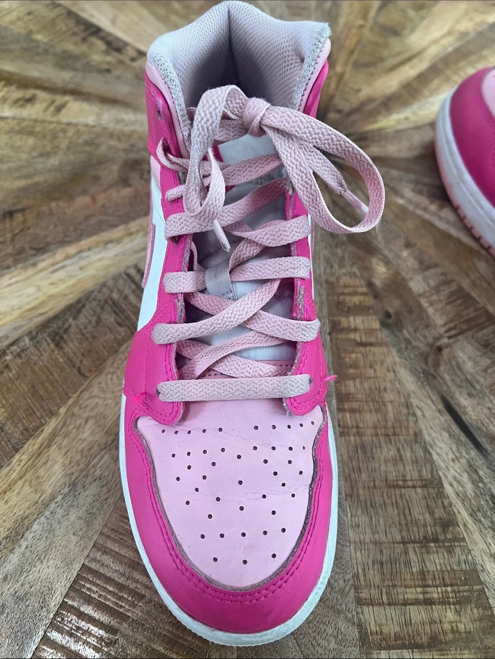 Nike Girls' Pink and Light Pink Low-Top Sneakers